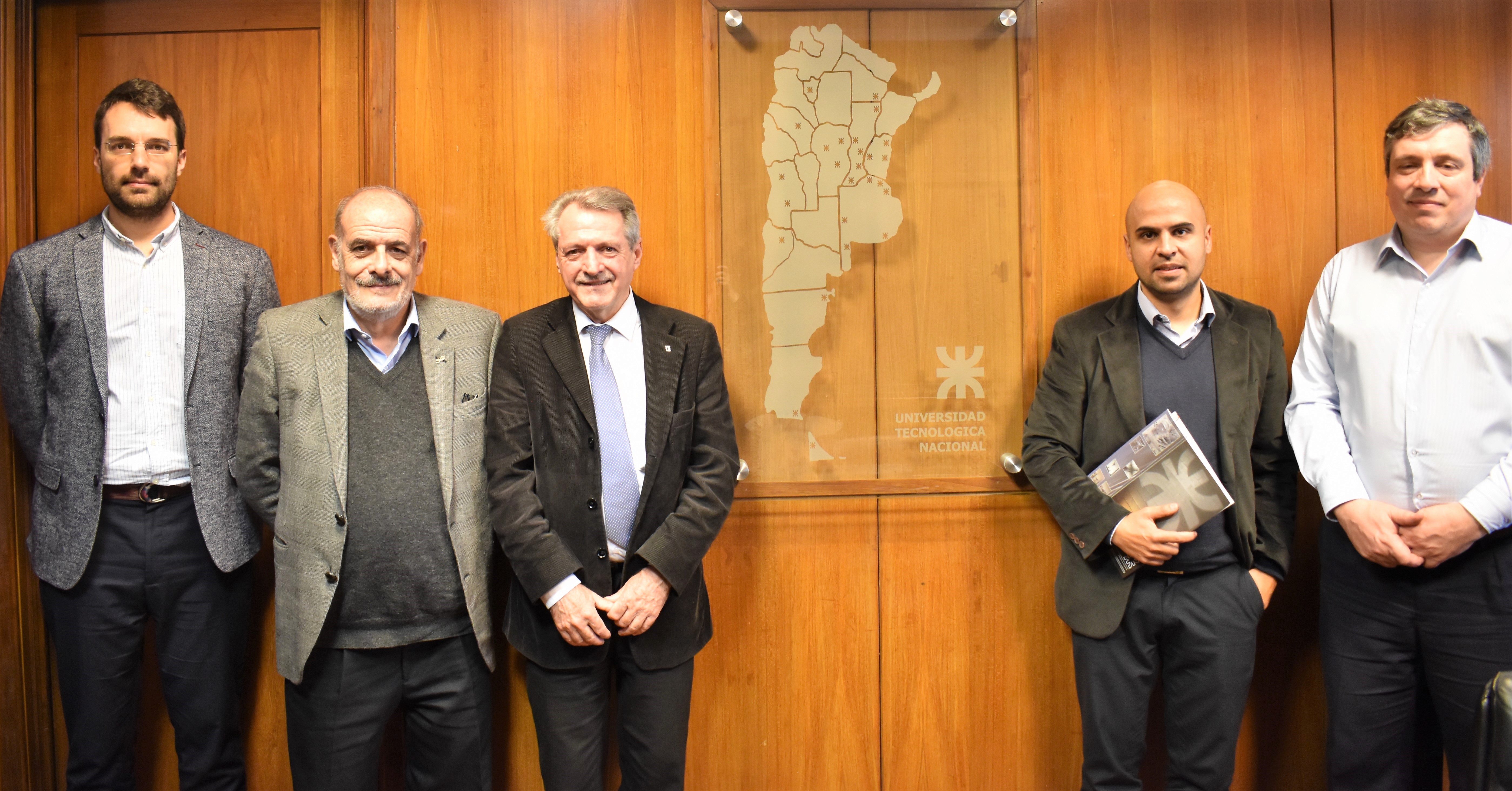 De izq. a der: Lic. Feider; Dr. Laborde; Ing. Aissa; Ing. Maigua; Lic. Diego UTN Rectorado Noticias Secretaría Académica Formación docente
