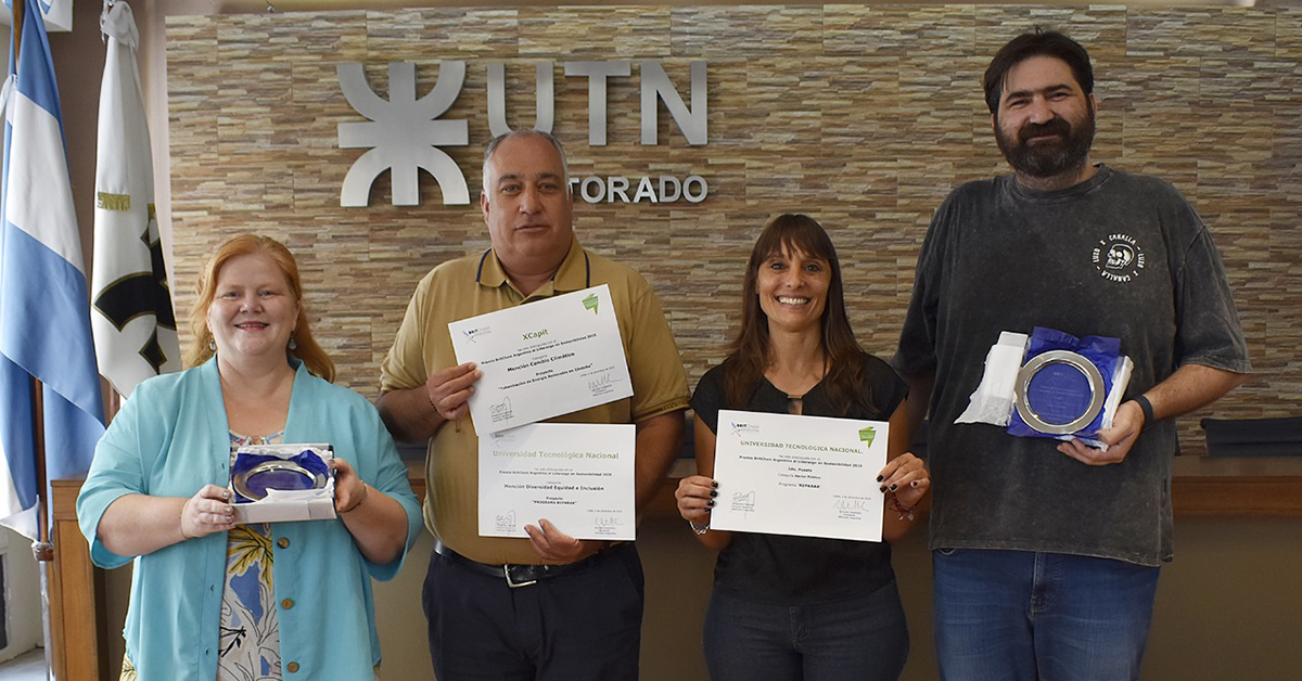 UTN - Foto grupal en el tercer Encuentro Nacional de Universidades MetaRed TIC, X y S Argentina 2025
