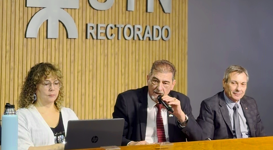 UTN - Foto grupal en el tercer Encuentro Nacional de Universidades MetaRed TIC, X y S Argentina 2025