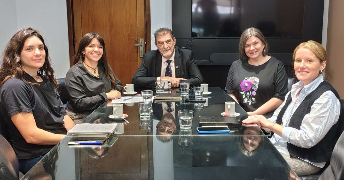 Autoridades de UTN junto con la diputada Margarita Recalde