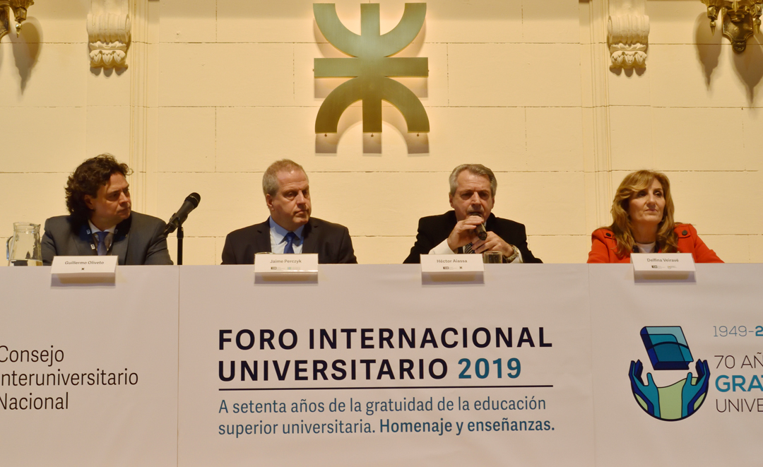 Mesa de Apertura. De izq a der: Ing. Oliveto; Lic Perczyc; Ing. Aiassa; Prof. Veiravé UTN Rectorado Noticias Secretaría Académica Formación docente