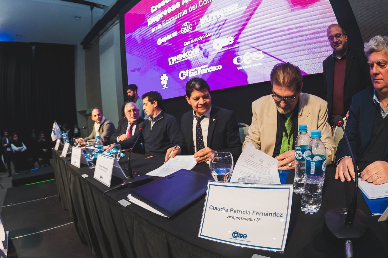 Firma de convenio con la Confederación Argentina de la Mediana Empresa