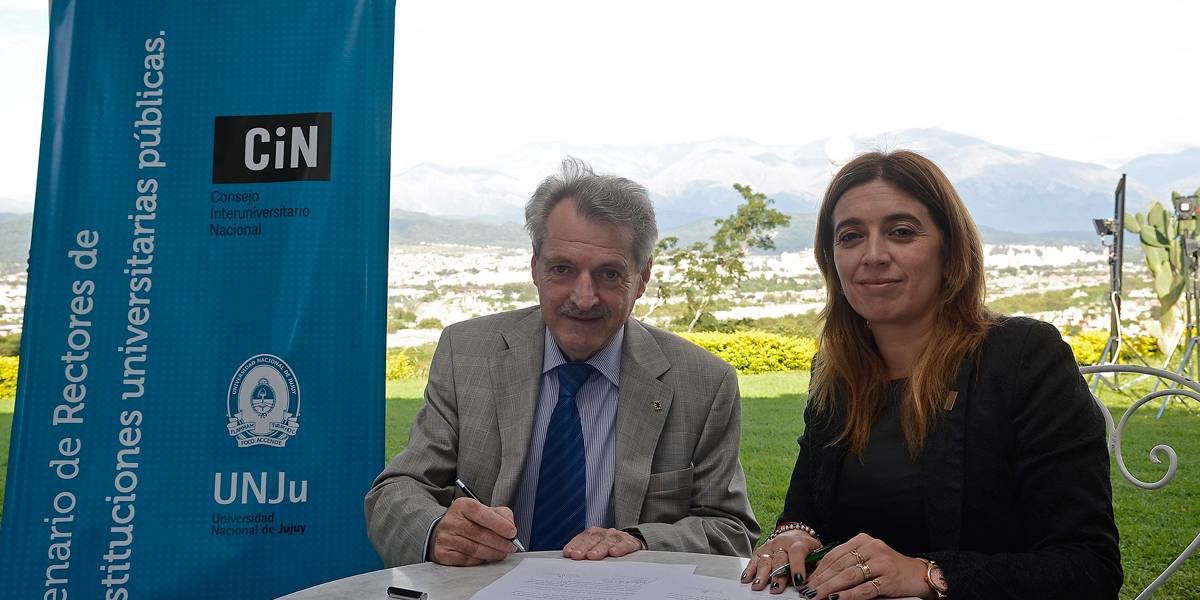 Foto del Rector, Ing. Héctor Aiassa y la Secretaria de Políticas Universitarias de la Nación, Magister Danya Tavella